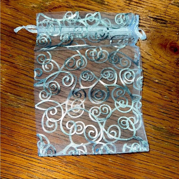 Handmade organza bags, set of 5 - Picture 2 of 3